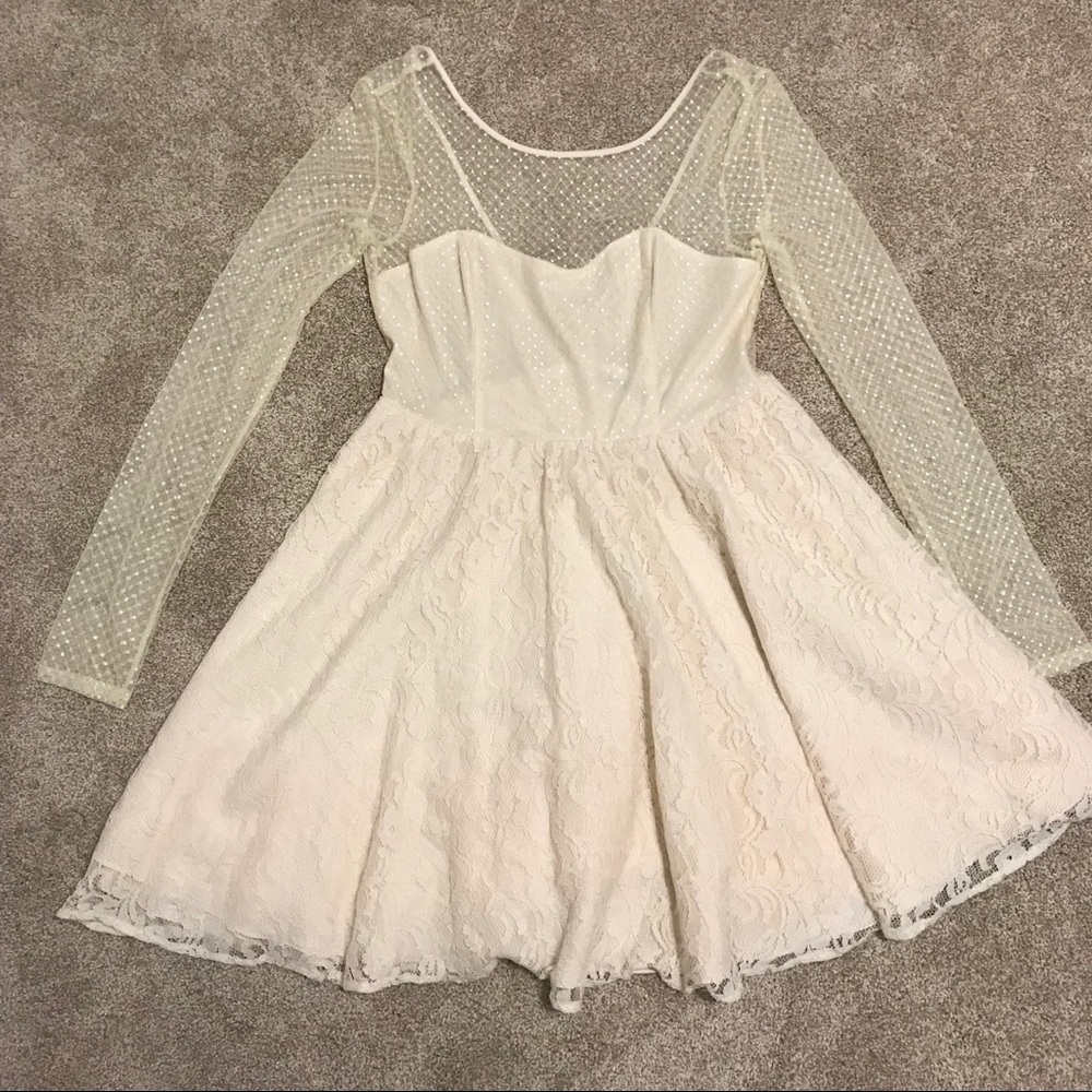 Gorgeous lacy ivory dress!🥰